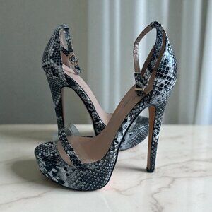 ONLY MAKEN Gray Snake Print Platform Sandals Heels Size 7 NEW NWOB